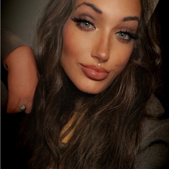 Meet your Posher, Amanda - Picture 1 of 1